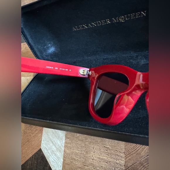 Alexander McQueen Red Cat Eye Sunglasses AM0391S - Picture 6 of 8
